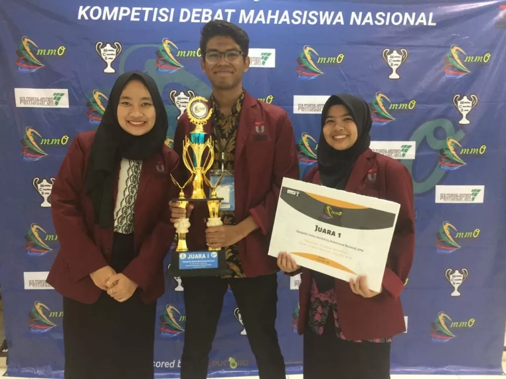 Ikuti Marketing Management Olympiad FRI Juara Lomba Debat