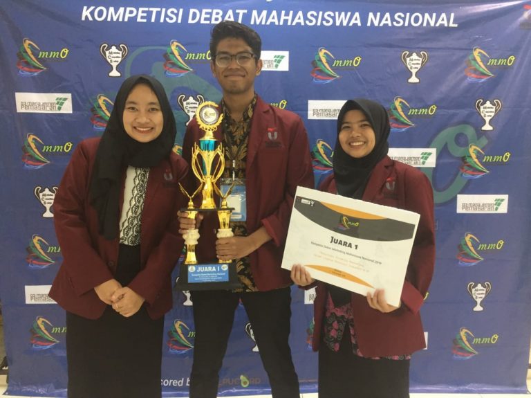 Ikuti Marketing Management Olympiad FRI Juara Lomba Debat