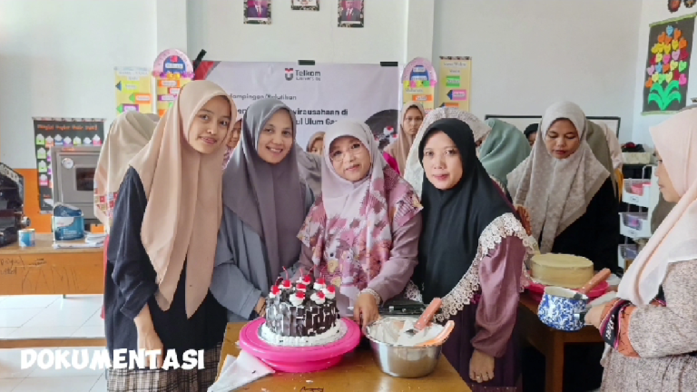 Pelatihan dan Pendampingan Usaha Roti dan Kue di Pesantren Madaarikul Ulum