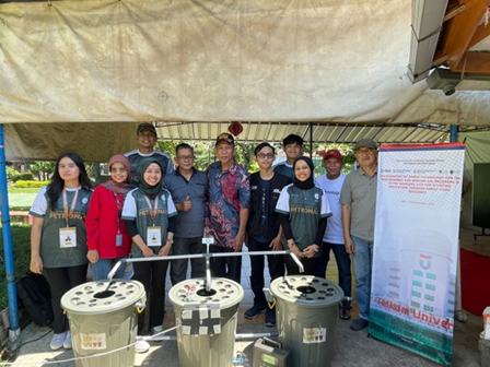 Tel-U dan UTP, Malaysia melakukan Implementasi Teknologi Sederhana Budidaya Ikan dalam Ember (BUDIKDAMBER) berbasis IoT bagi kader PKK Kota Bandung