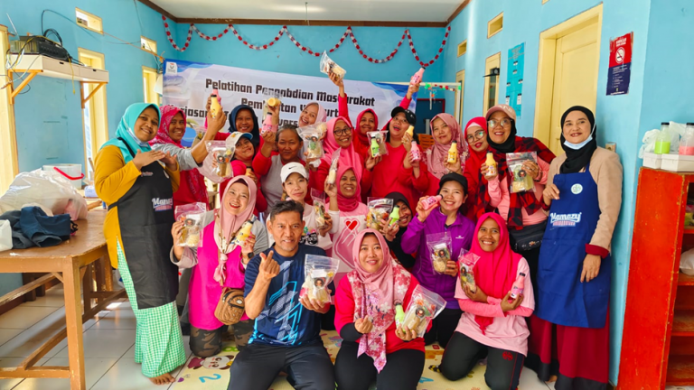 Pelatihan Pengabdian Masyarakat Pembuat Yoghurt