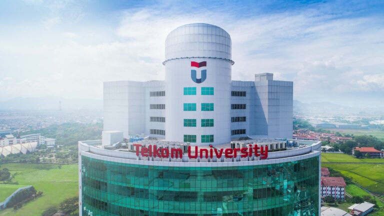 Fakultas Rekayasa Industri Selenggarakan Pesta Demokrasi Pemilihan Calon Dekan Periode 2025-2030 Dengan System Hybrid