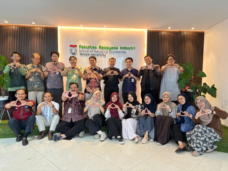 FRI Telkom University Bahas Peran AI dalam Riset dan Pendidikan Lewat Workshop Kelompok Keilmuan
