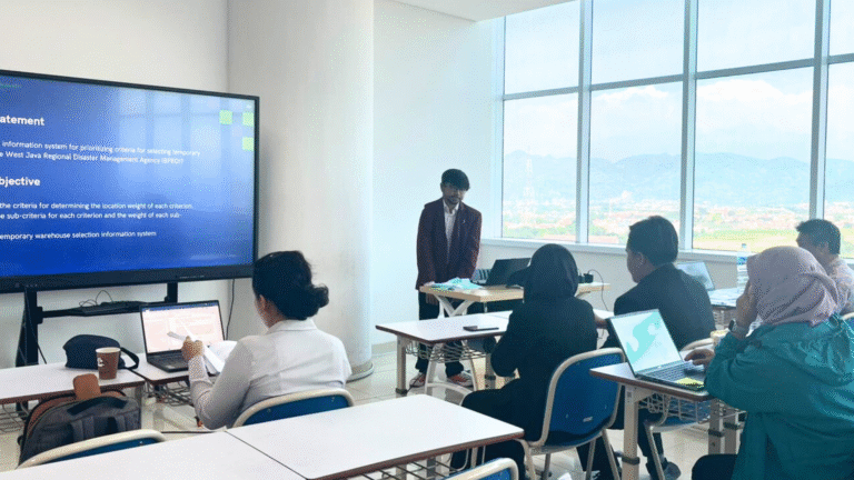 Ilham Muhammad Faisal,Mahasiswa Disabilitas Tunarungu Pertama yang Berhasil Menyelesaikan Sidang Tugas Akhir di Program Studi S1 Teknik Logistik (DSC) Kampus Bandung