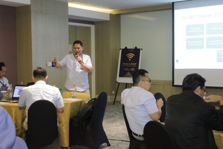 Dekanat FRI Sampaikan Laporan Kinerja Tahun 2025 dalam Rapat Tahunan Senat