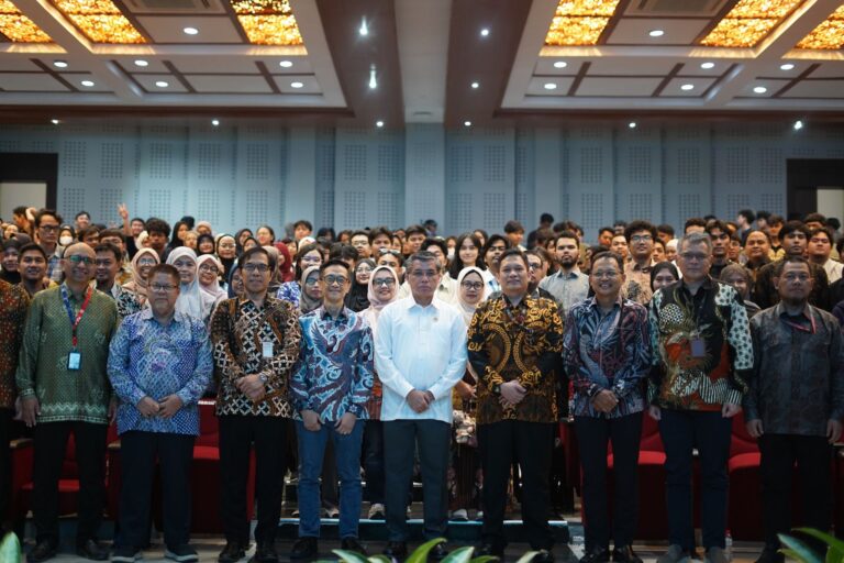 Fakultas Rekayasa Industri Hadirkan Menteri Ketenagakerjaan RI dalam Studium Generale Penguatan Produktivitas Nasional