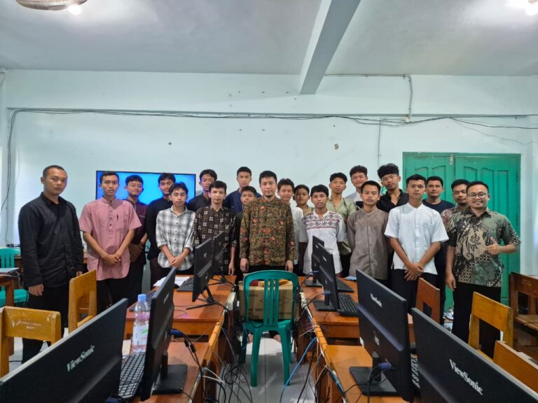 Universitas Telkom Latih 50 Santri Darul ‘Amal Kuasai AI dan Otomatisasi Digital