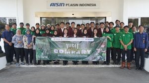 Jembatani Teori dan Praktik Industri, Mahasiswa FRI Kunjungi PT Aisin Indonesia
